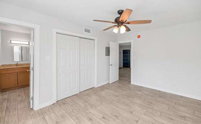 Building Photo - Remodeled 1BR with Private Yard + $400 Gift Card – Move In Today