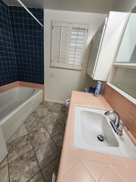 Building Photo - 4131 Aralia Rd