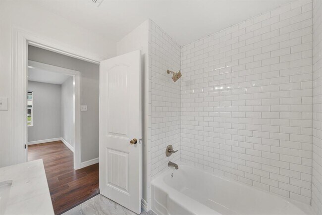 Building Photo - 9313 Livernois Rd