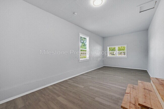 Building Photo - 718 W Belden St