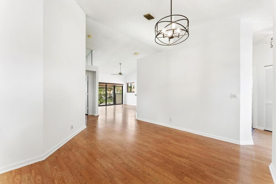 Building Photo - 18 Via de Casas Sur