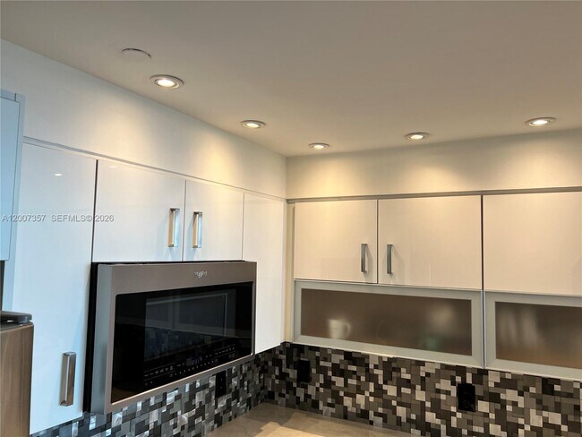 Building Photo - 2475 Brickell Ave