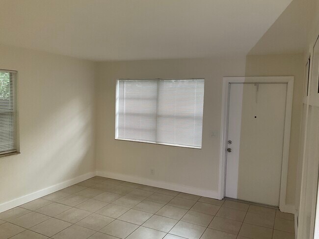 Building Photo - 425 Avenida Hermosa