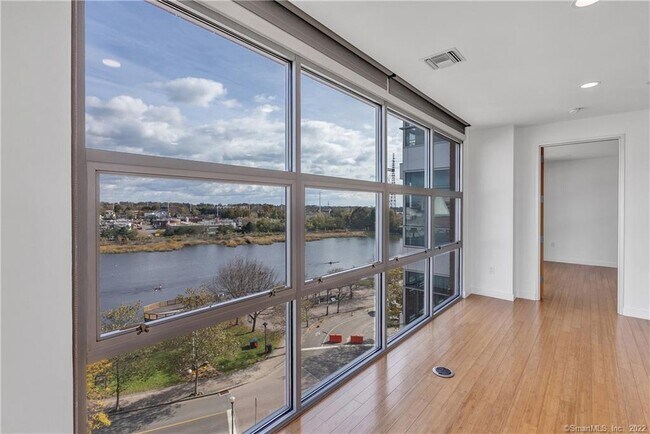 Building Photo - 33 N Water St