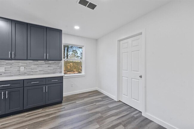 Building Photo - 205 Elmwood St