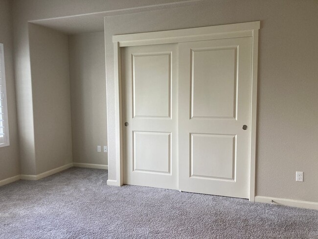 Building Photo - Beautiful Newer Home in Tigard