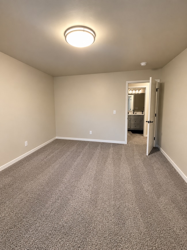 Building Photo - 2498 Schutzen St