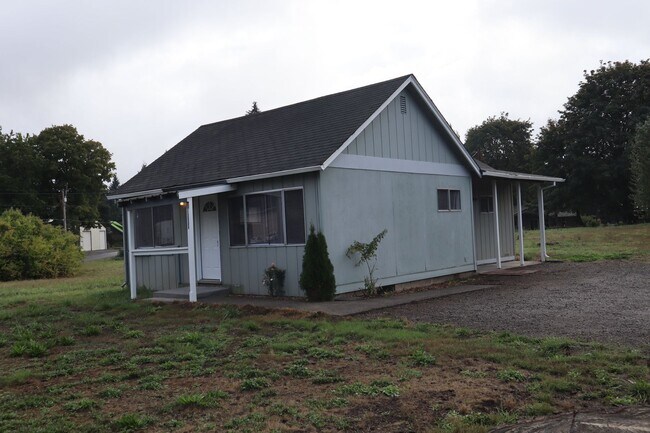 Building Photo - Cozy Single-Family Home for Lease in Brush...