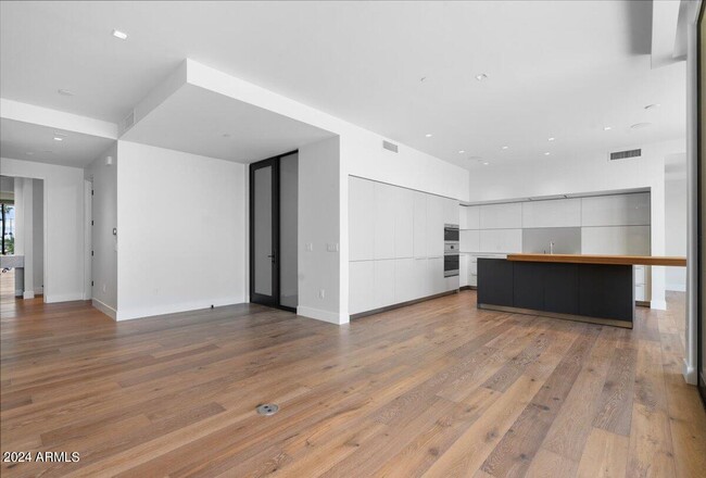 Building Photo - 6311 E Phoenician Blvd