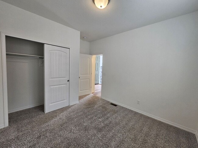 Building Photo - 10450 Summer Rdg Dr