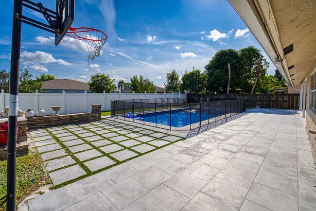 Building Photo - 2962 SW Coastal Terrace