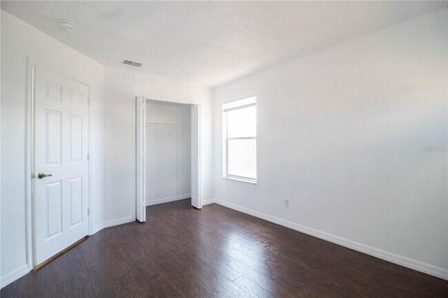 Building Photo - 667 Downing Cir
