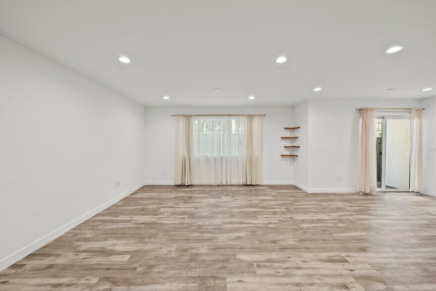 Building Photo - 9104 Burnet Ave