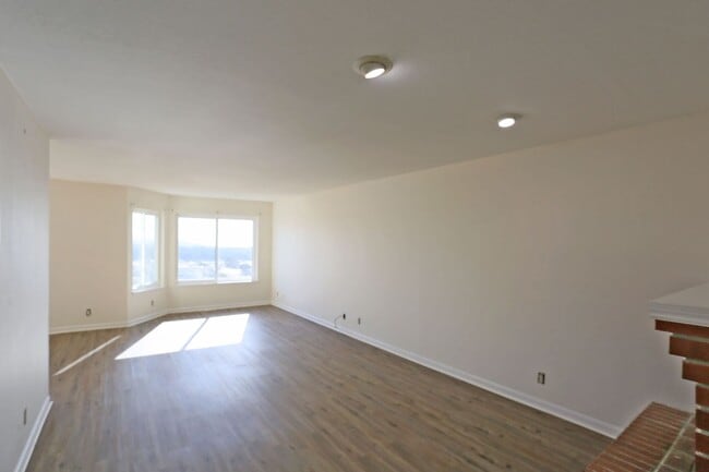 Building Photo - 7221 Geary Blvd