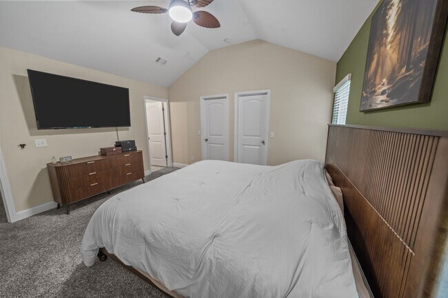Building Photo - 3 Bedroom Townhome Across from Richmond Hill Golf Club