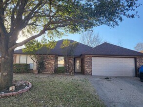 Building Photo - Charming 3bd 2 bth