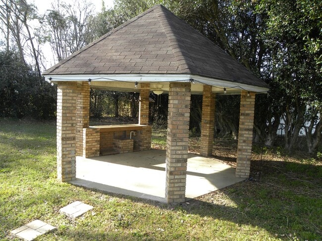 Building Photo - ***AVAILABLE NOW*** Country Setting No HOA