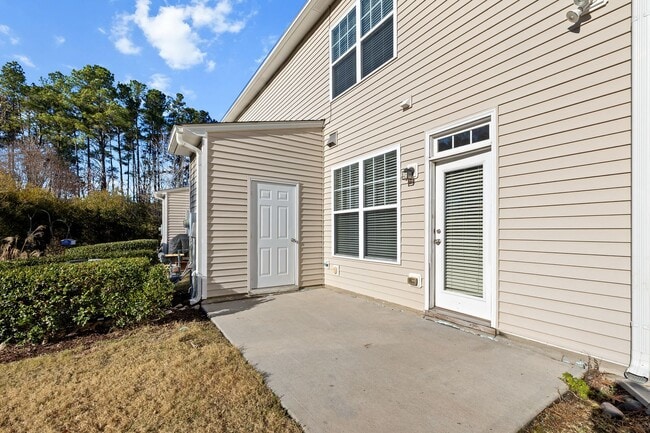 Building Photo - 3 Bedroom - Cary Townhome in Central Location!!! Close to 540 and Research Triangle Park!