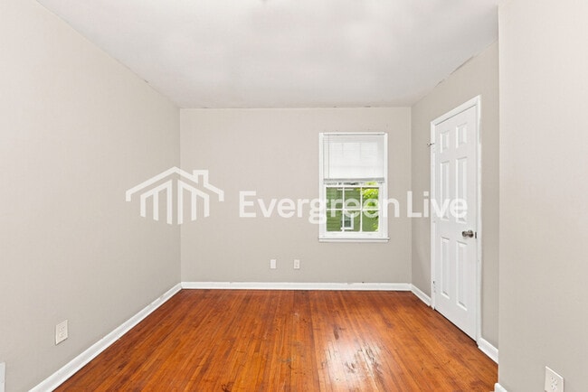 Building Photo - 1021 Hagwood Rd