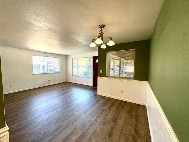 Building Photo - Cozy & Clean 3BR Home in North Tacoma