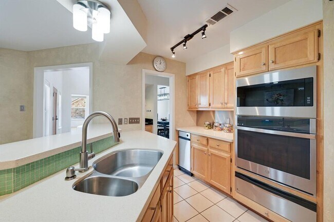 Building Photo - 5731 Misty Hill Cove