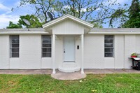 Building Photo - 806 E Emily Ave