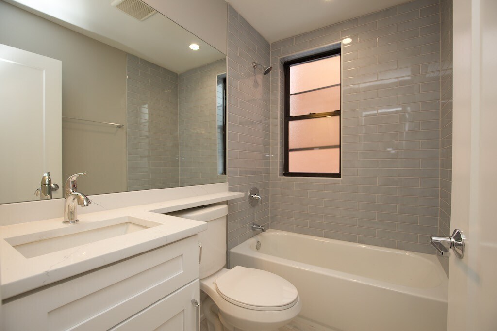 Building Photo - 3929 N Janssen Ave