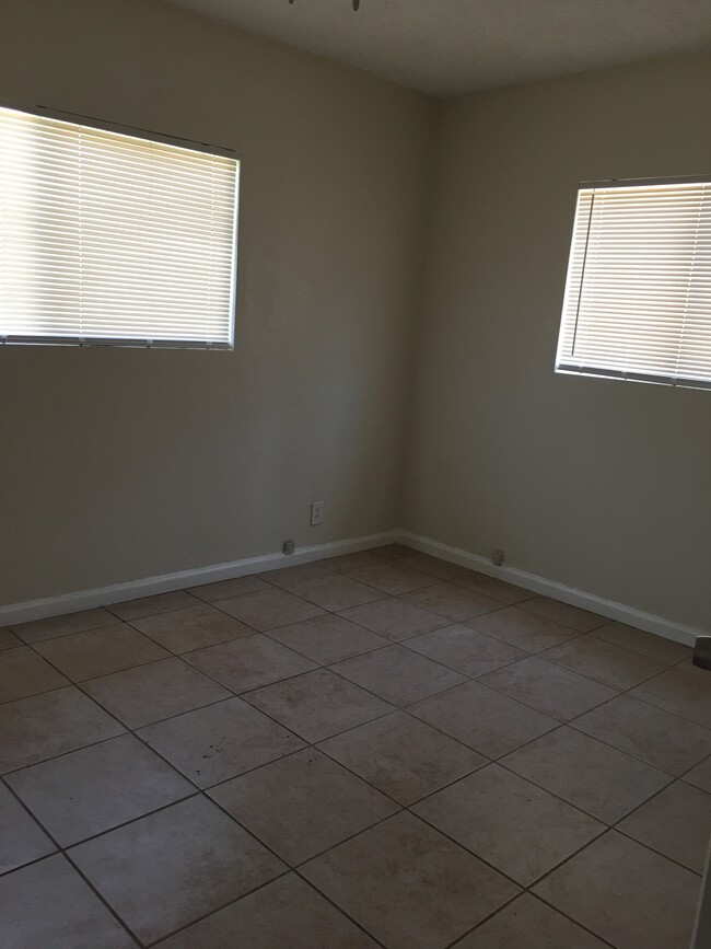 master bedroom - 43826 Kirkland Ave