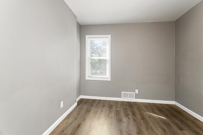 Building Photo - 4827 N 47th St