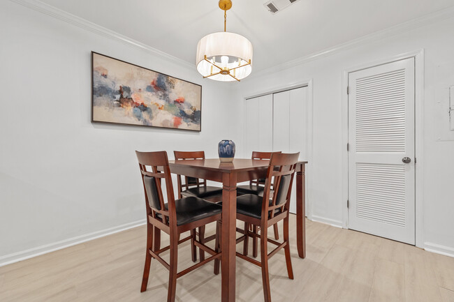 Dining area - 3091 Colonial Way