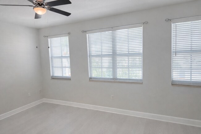 Building Photo - 356 Moorings Dr