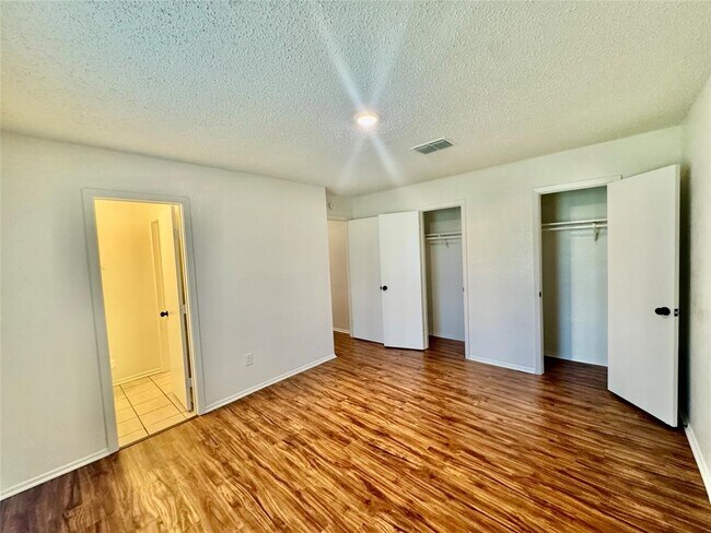 Building Photo - 5105 Purple Sage Dr