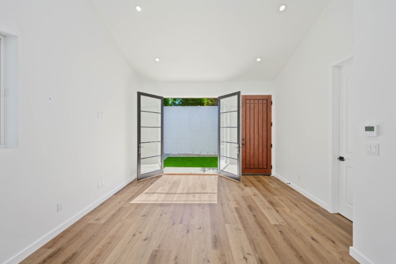 Building Photo - 5044 1/2 Hartwick St