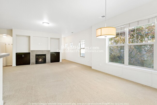 Building Photo - 610 NE Garswood Ln