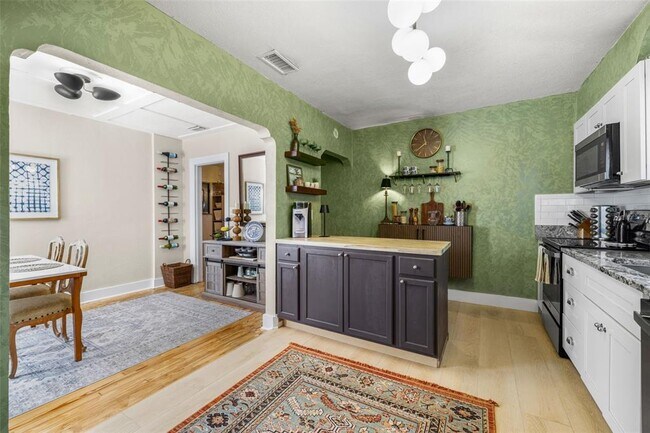 Building Photo - 2116 W St Louis St