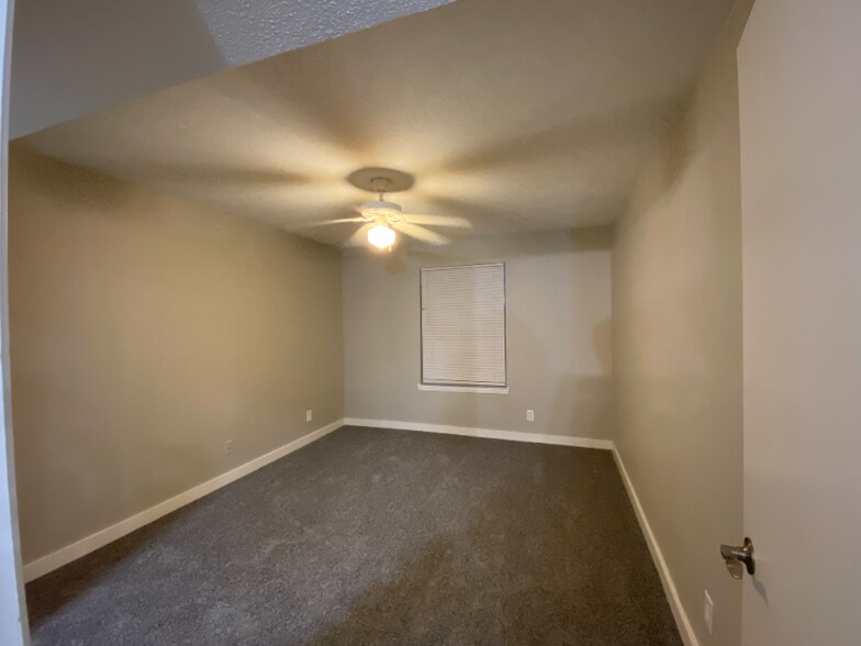 Building Photo - 9700 Leawood Blvd