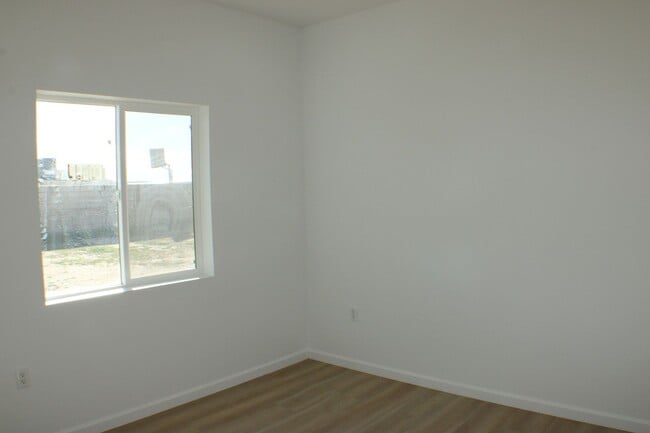 Building Photo - Brand New -4BD + 2BTH Solar-Powered Home