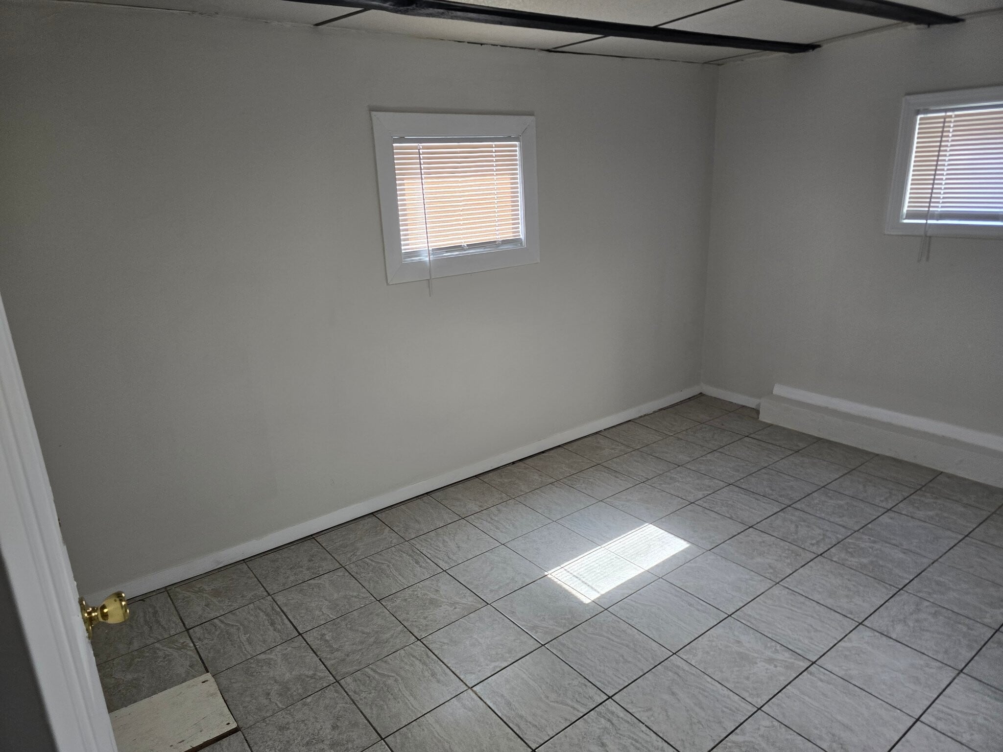 Building Photo - 27 Shelby St