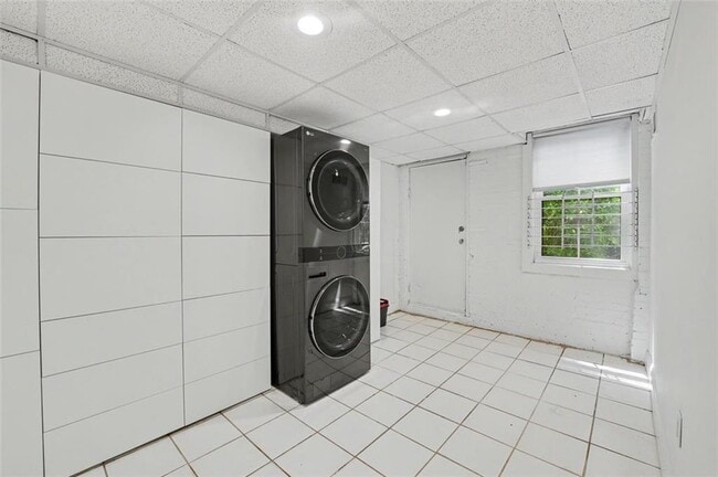 Building Photo - 2352 2nd Ave