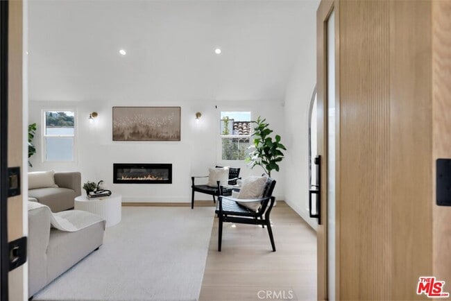 Building Photo - 2222 Valentine St