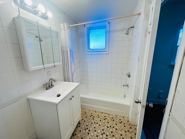 Building Photo - 160 Bryant St