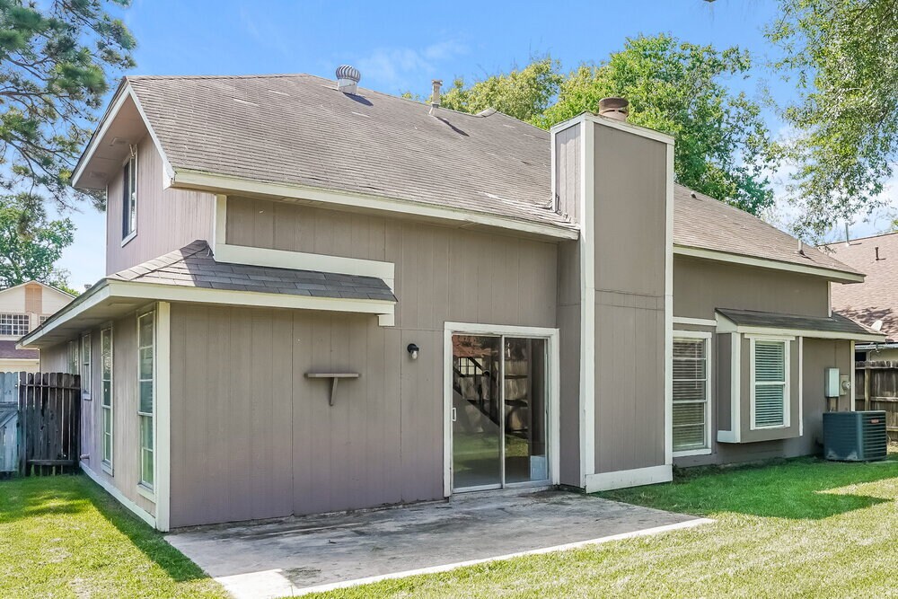 Building Photo - 20110 River Brook Dr
