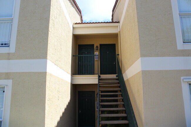 Building Photo - 899 Riverside Dr