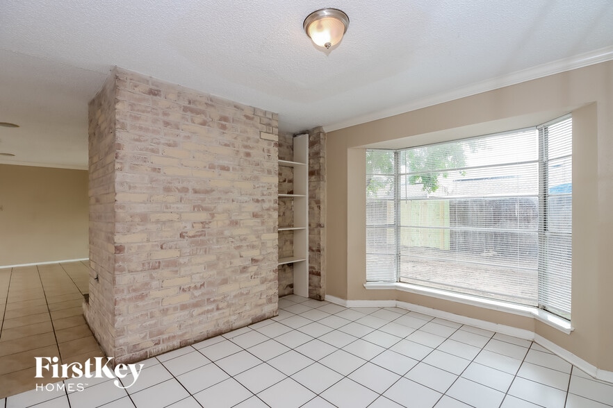 Building Photo - 7431 Navidad Rd