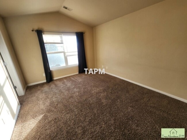 Building Photo - Very Nice 2 Bedroom Condo