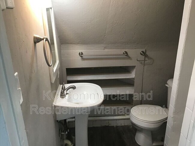 Building Photo - 107 Clinton Pl