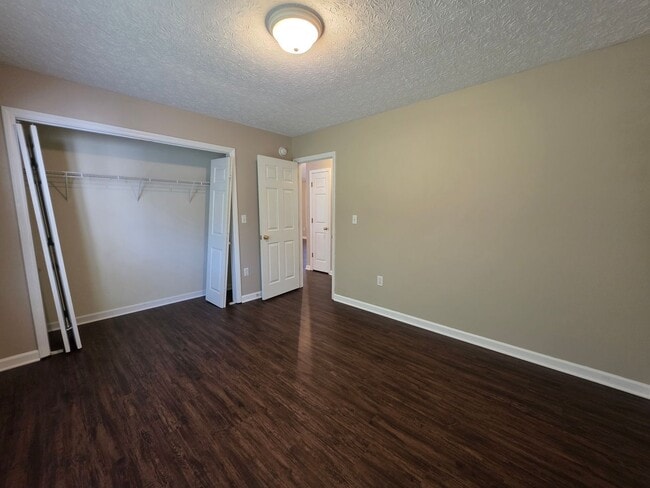 Building Photo - 345 Farina Dr