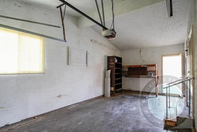 Building Photo - Comfortable 3 Bd /1.5 Ba Home  $500.00 off Deposit!!!