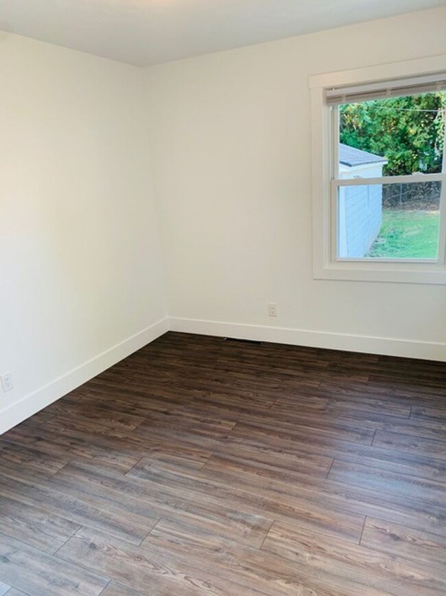 Building Photo - 953-955 Drexel Dr. NE