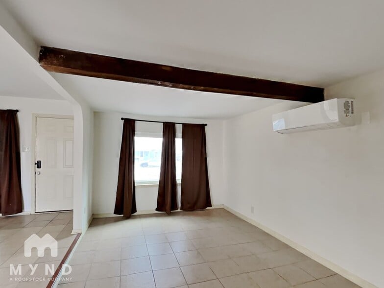 Building Photo - 215 Shady Rill